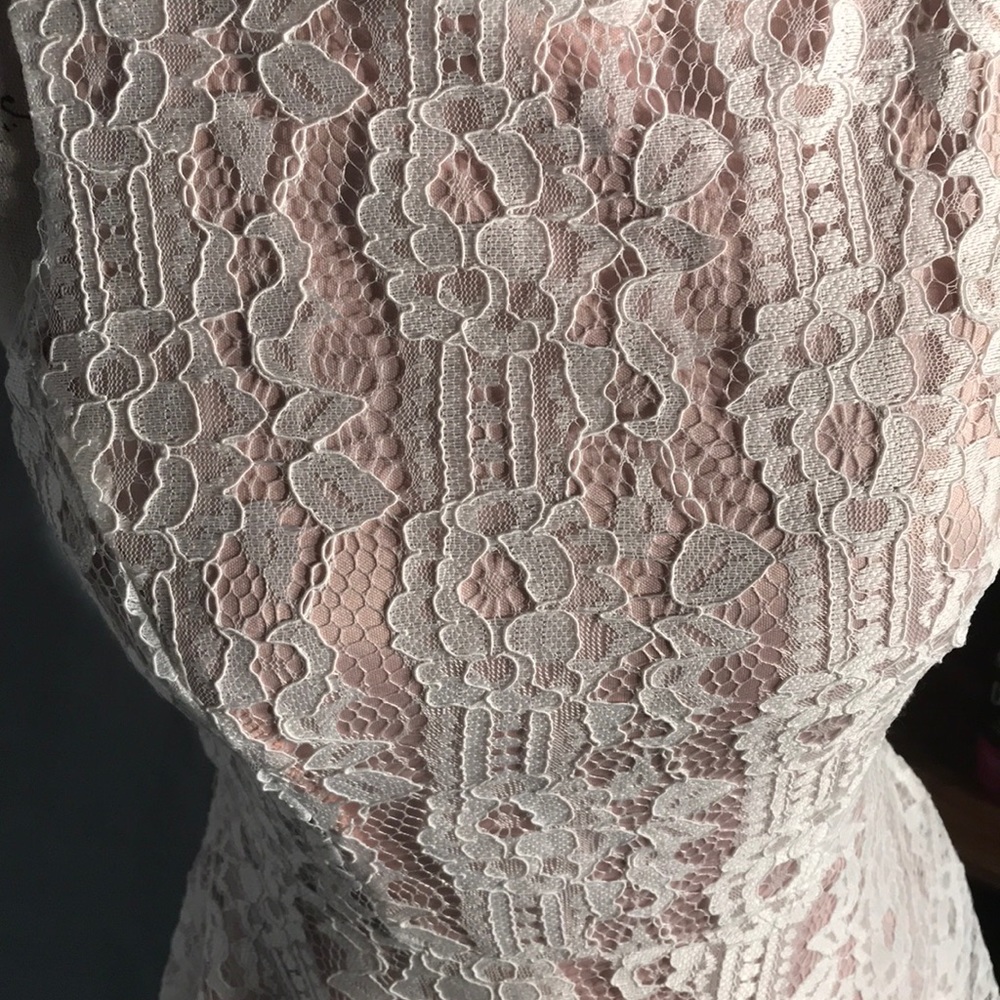WHITE SLEEVELESS LACE DRESS.. never worn - Picture 3 of 5
